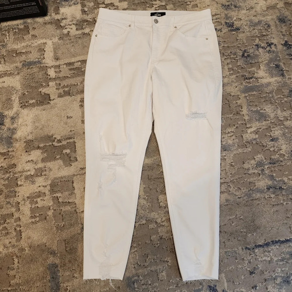 Lularoe White Distressed Stretch Skinny Jeans.  Women's size 32. Like new. - Picture 8 of 13